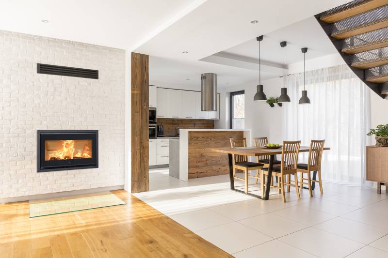 Insert a bois Scan 1006 BB avec cadre en acier et grille de ventilation en facade